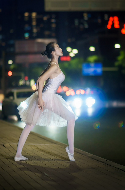 开云体育入口-双线鏖战，希腊对丹麦的足球史诗与戈麦斯的NBA季后赛传奇