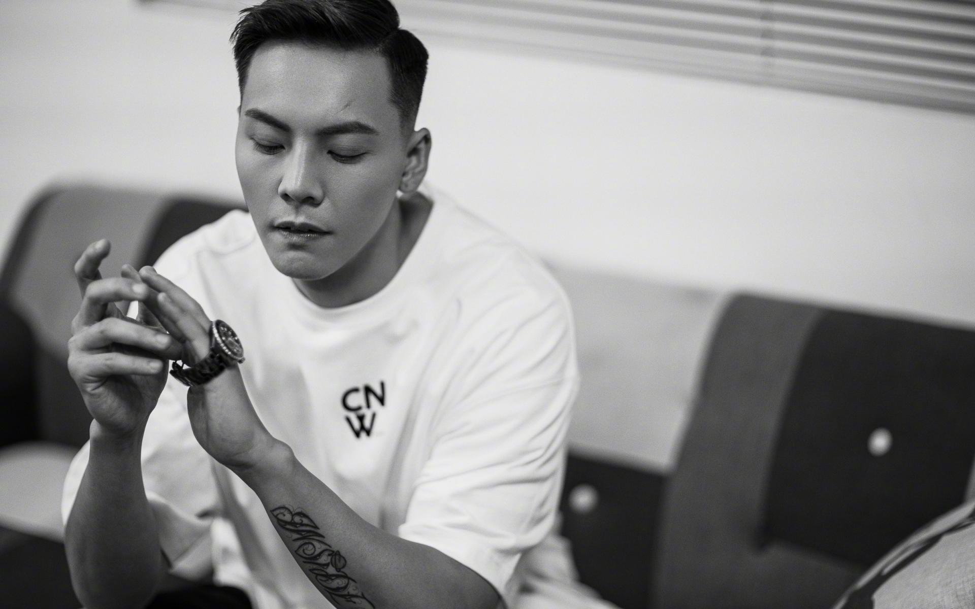 以下是基于此设定的文章标题与内容